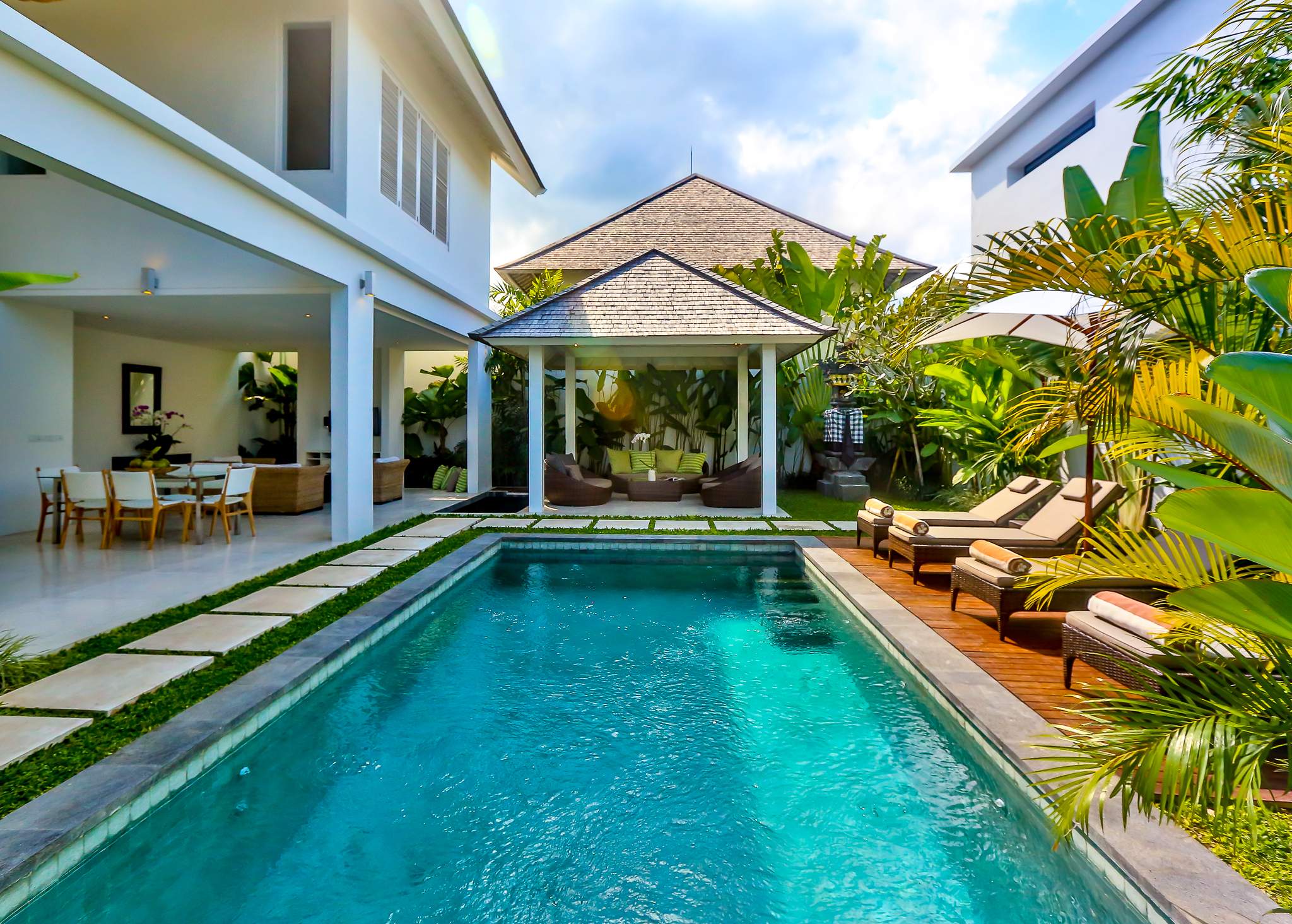 Indo-Realestate 2001     2br Villa Seminyak     10 1      Bali